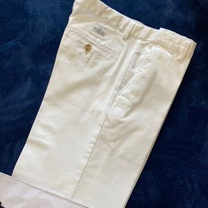 Vineyard Vines boys white short - size 14